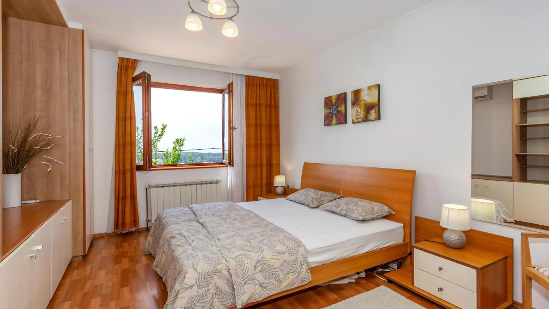 3 Bedroom Awesome Home In Mundanije 0*,  Croatia