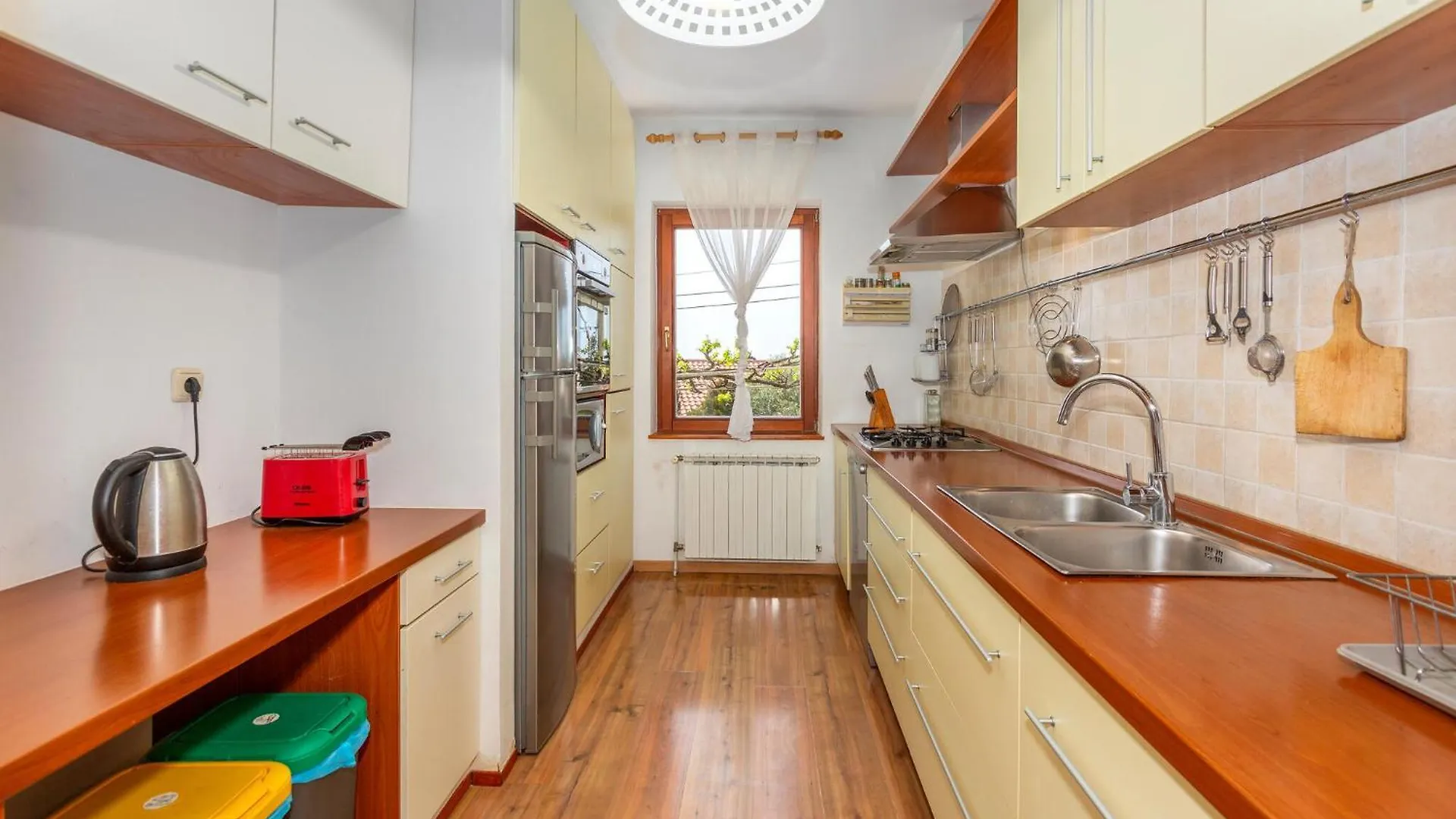 3 Bedroom Awesome Home In Mundanije