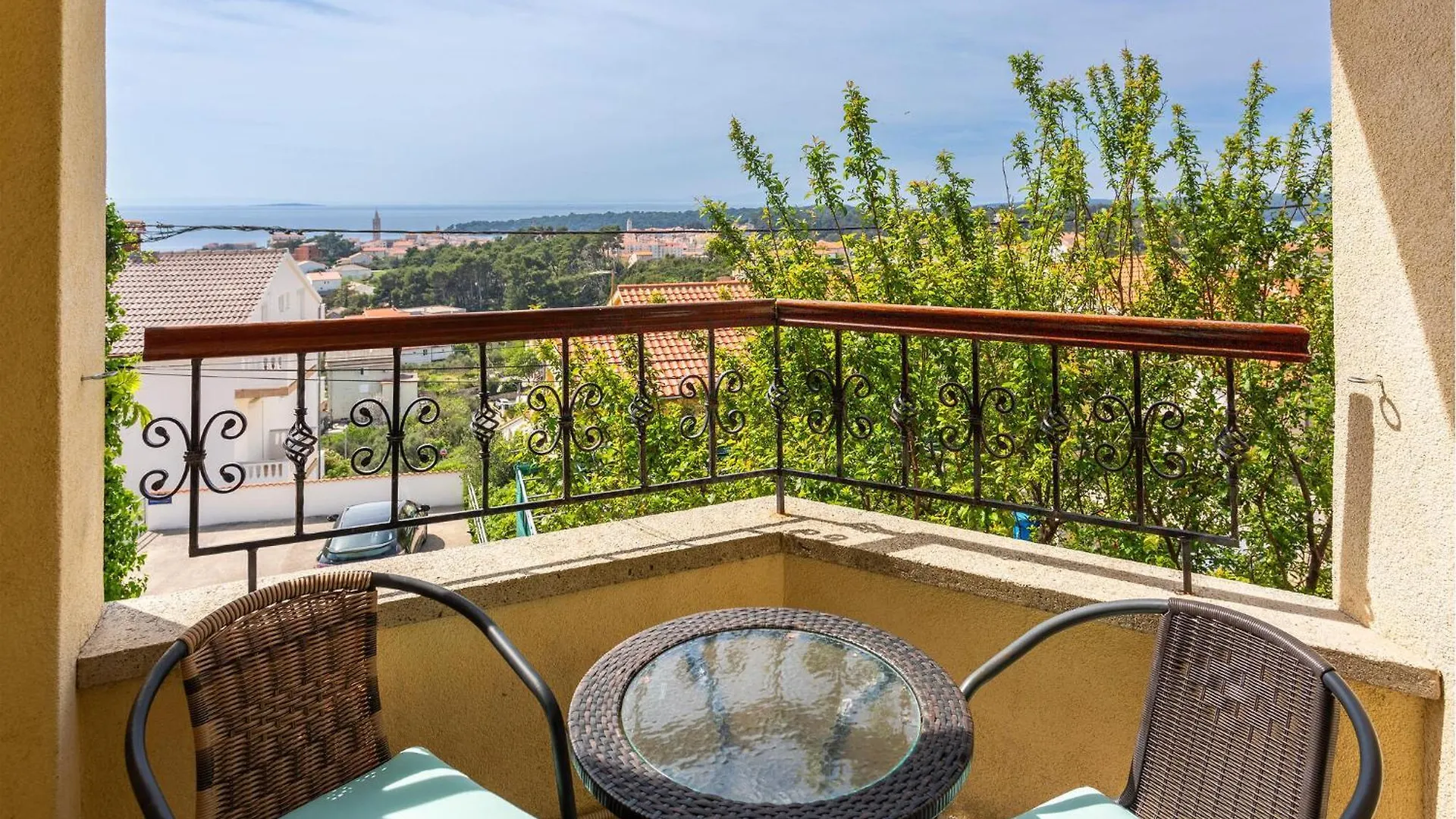 3 Bedroom Awesome Home In Mundanije 0*,